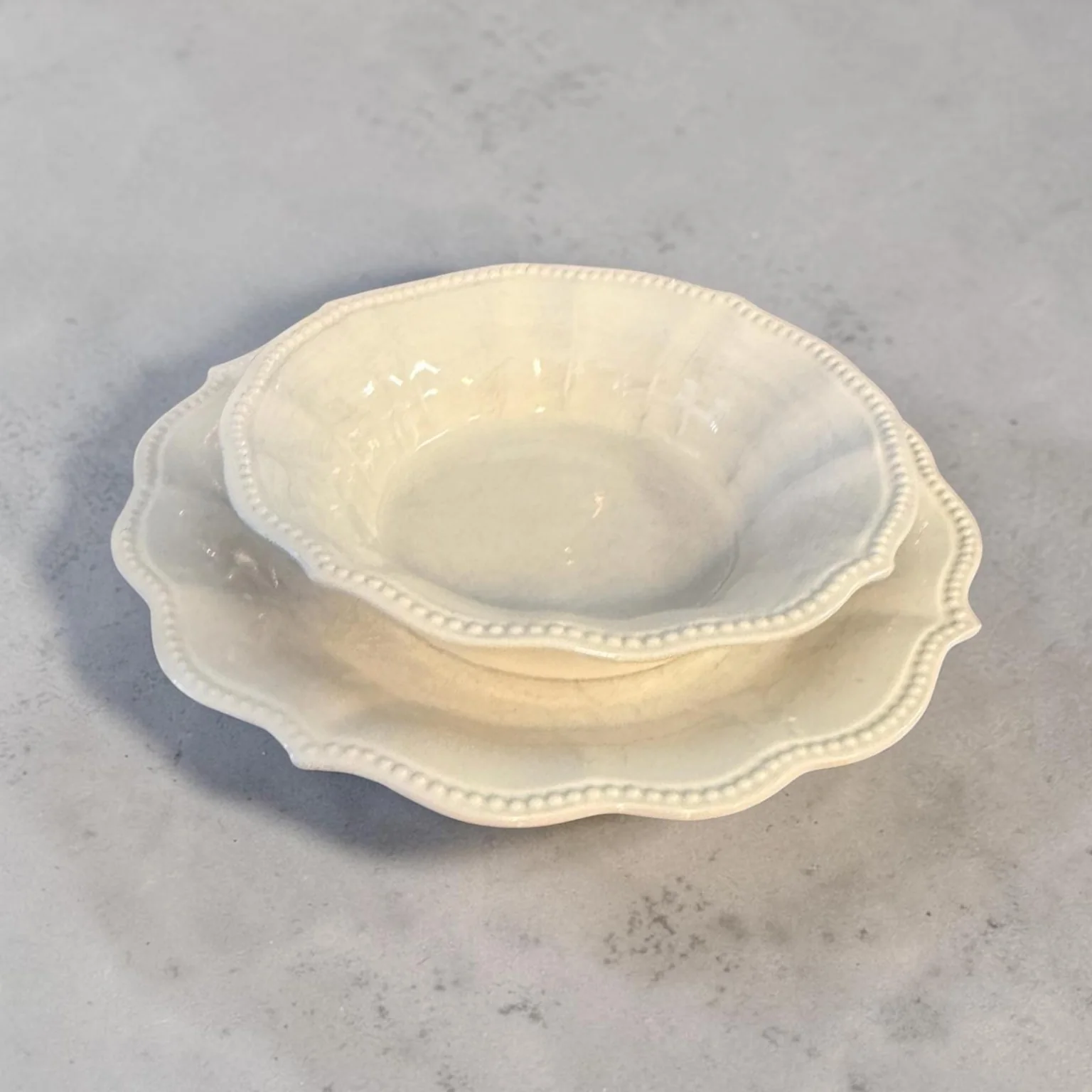 Juego de plato y tazón de cerámica