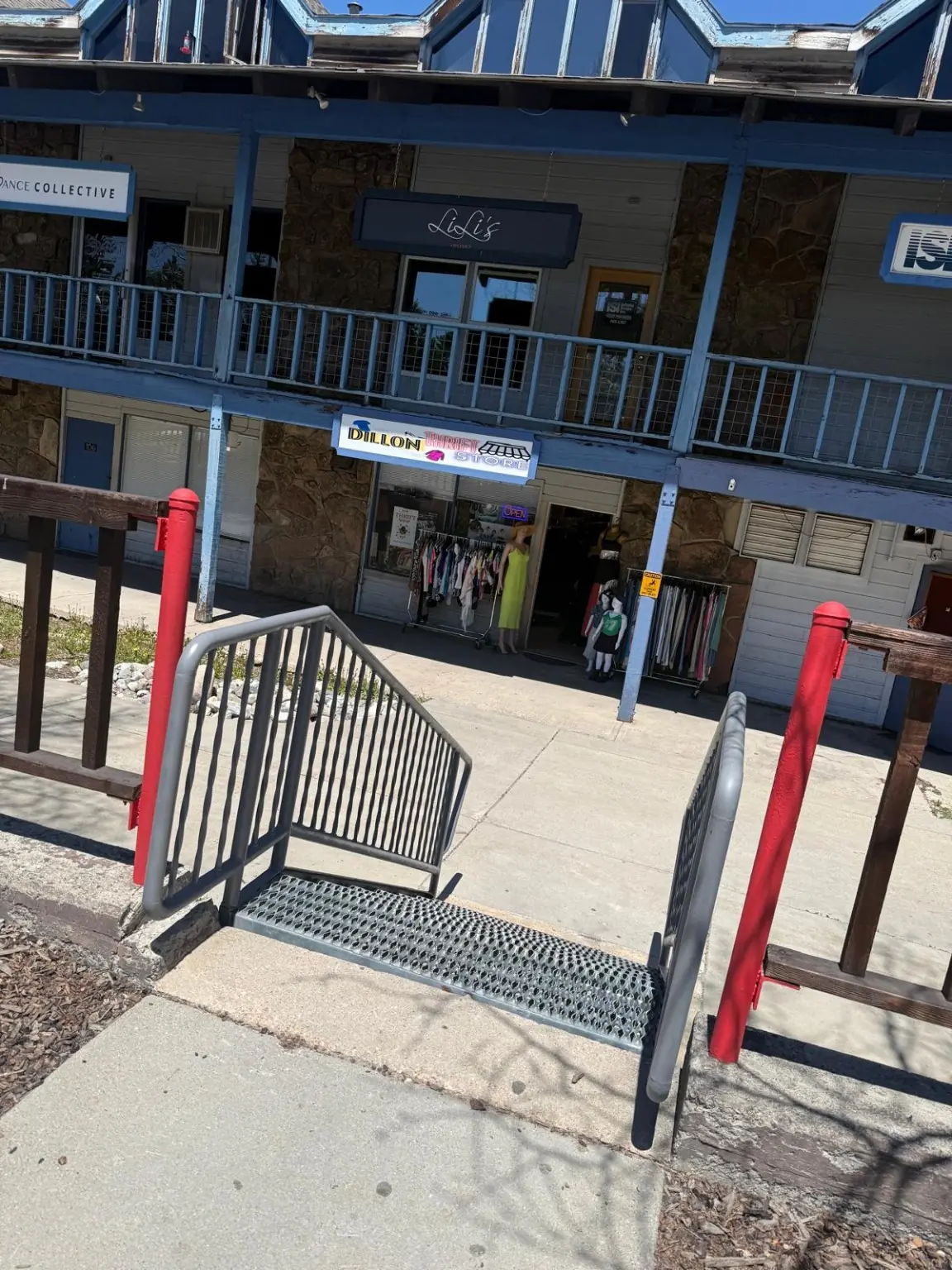 Acceso exterior a Dillon Thrift Store