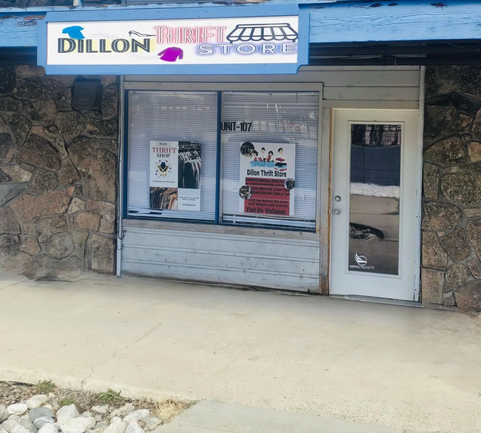 Fachada y letrero de Dillon Thrift Store